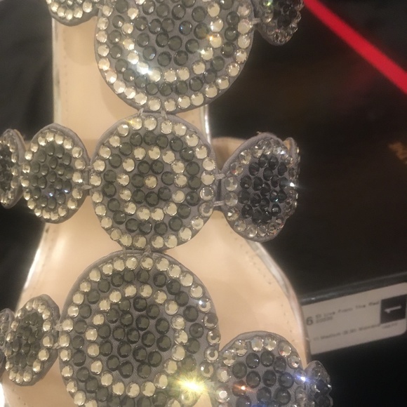 E! Live From The Red Carpet Stillettos Rhinestone and Silver Metallic Heels - Picture 6 of 7